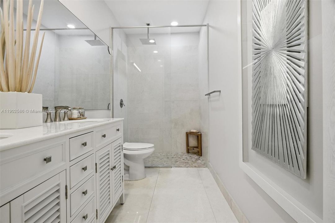 Recently Sold: $1,850,000 (5 beds, 3 baths, 3332 Square Feet)