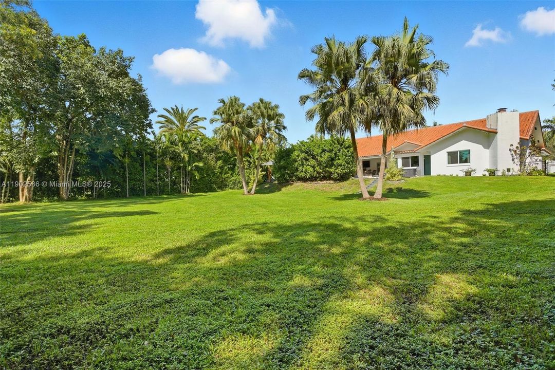 Recently Sold: $1,850,000 (5 beds, 3 baths, 3332 Square Feet)