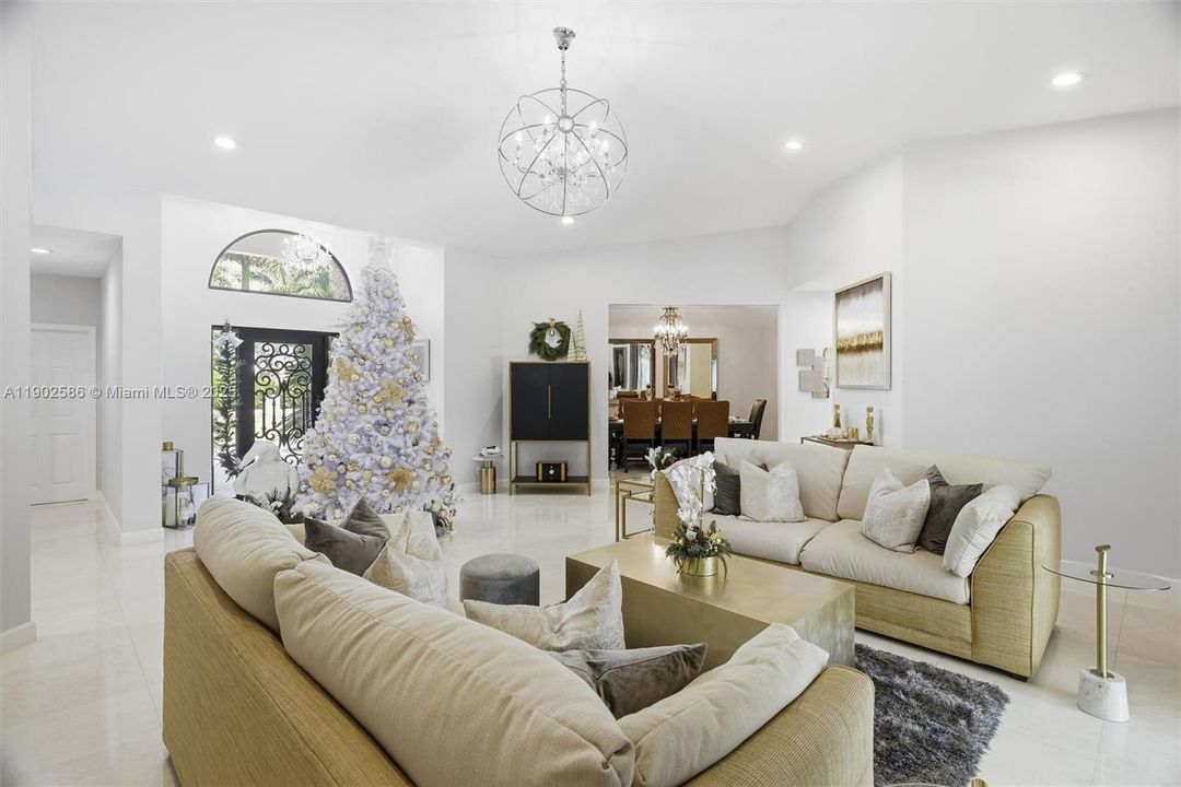 Recently Sold: $1,850,000 (5 beds, 3 baths, 3332 Square Feet)