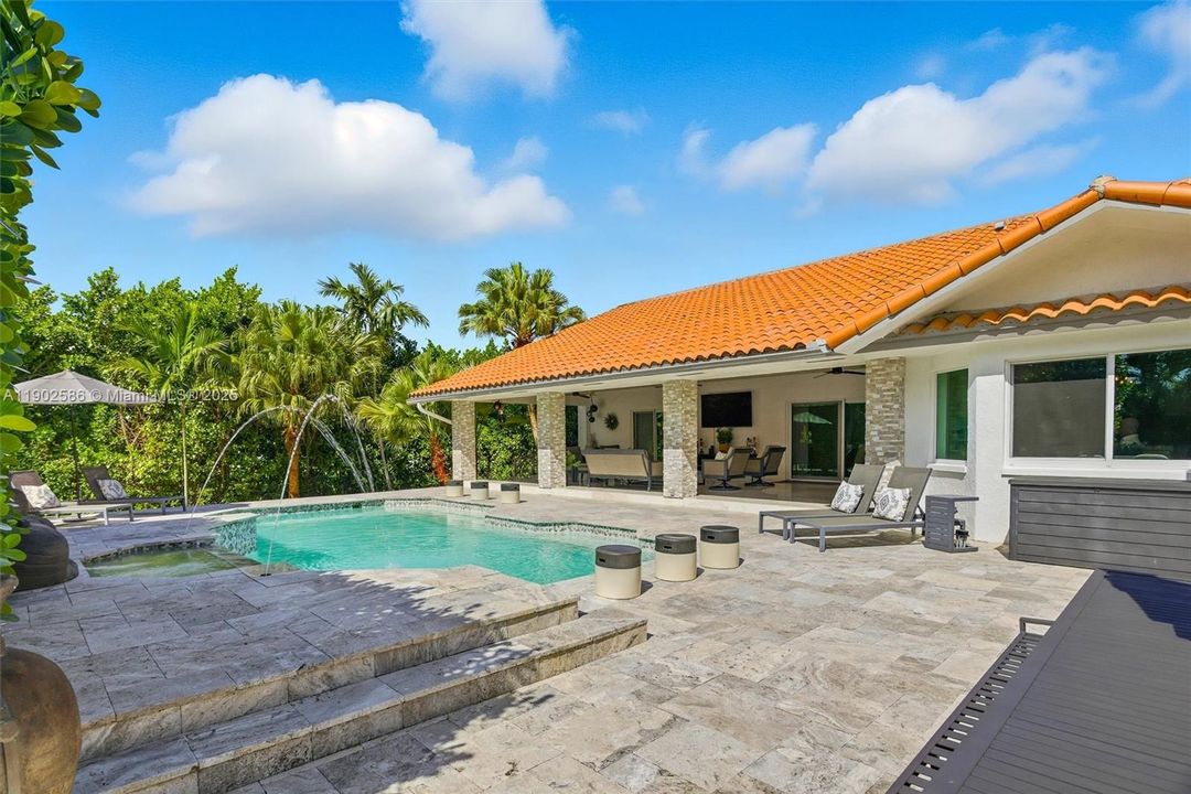 Recently Sold: $1,850,000 (5 beds, 3 baths, 3332 Square Feet)