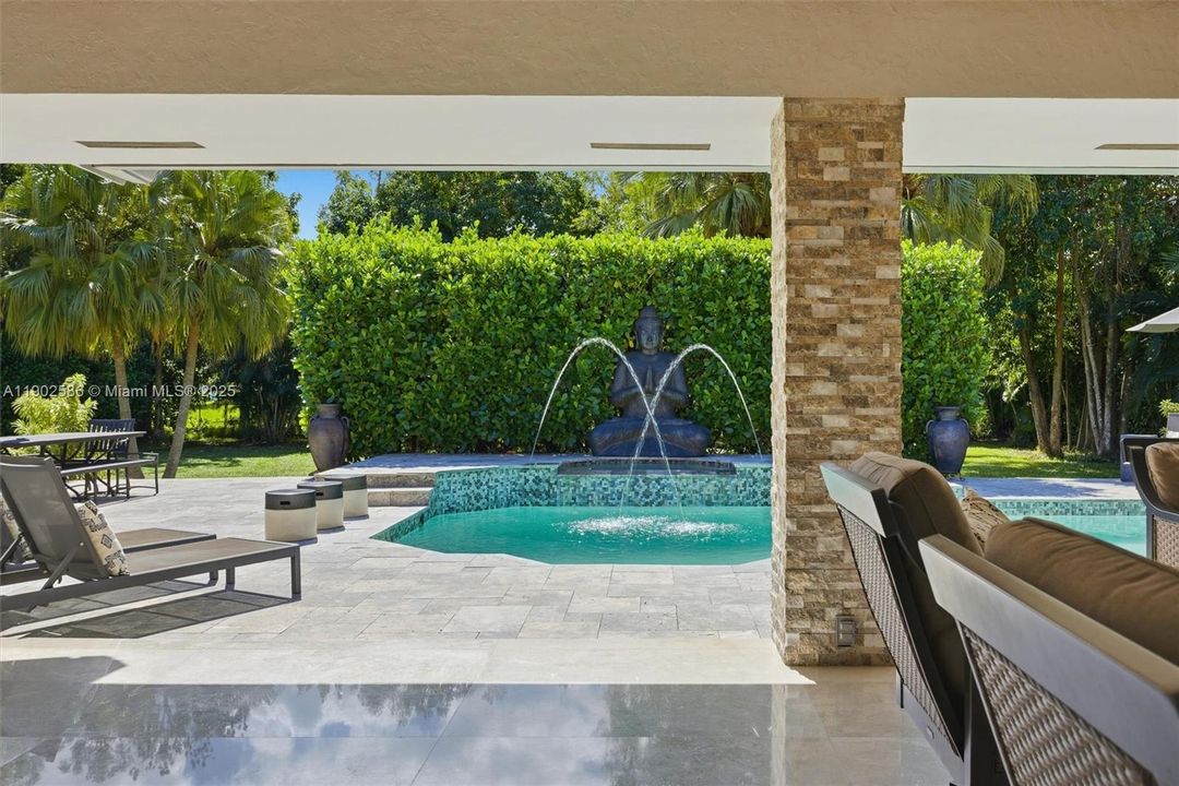 Recently Sold: $1,850,000 (5 beds, 3 baths, 3332 Square Feet)