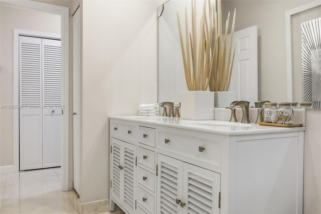 Recently Sold: $1,850,000 (5 beds, 3 baths, 3332 Square Feet)