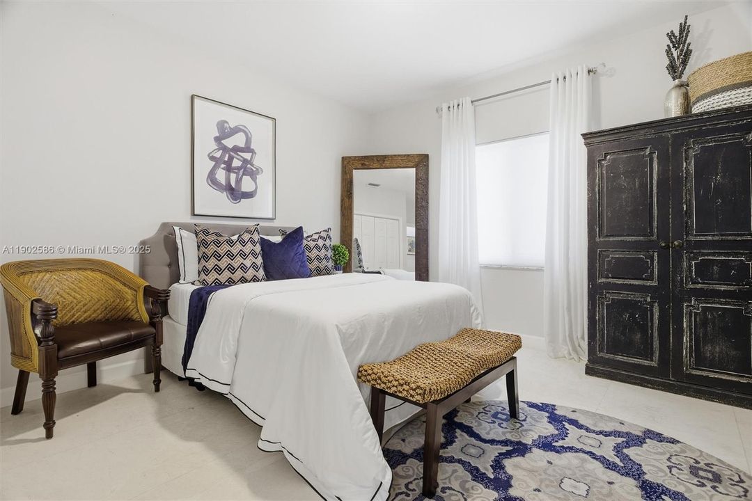 Recently Sold: $1,850,000 (5 beds, 3 baths, 3332 Square Feet)