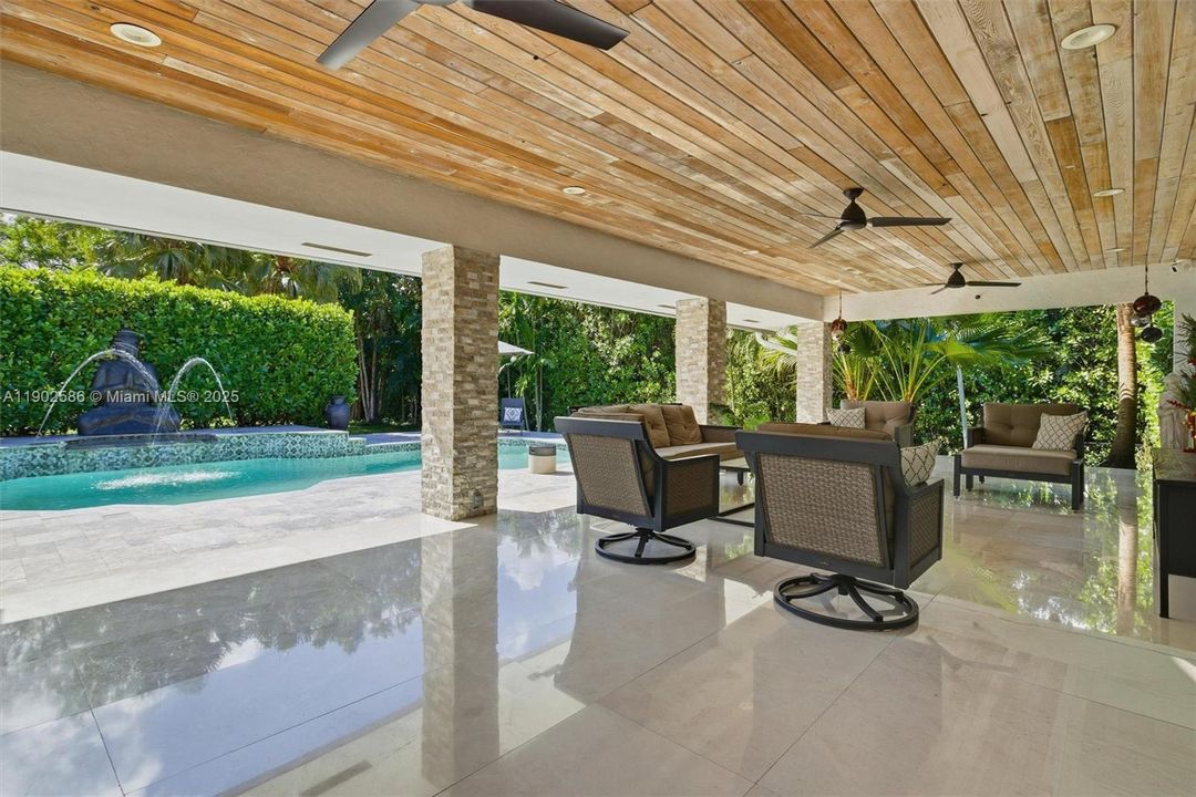 Recently Sold: $1,850,000 (5 beds, 3 baths, 3332 Square Feet)