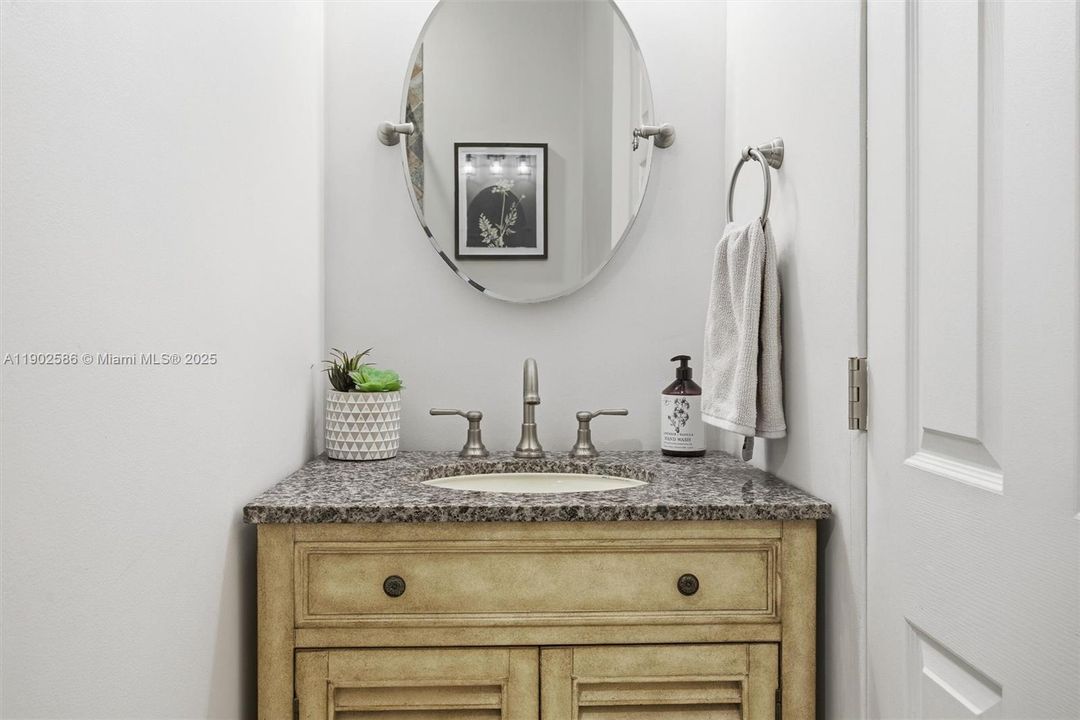 Recently Sold: $1,850,000 (5 beds, 3 baths, 3332 Square Feet)