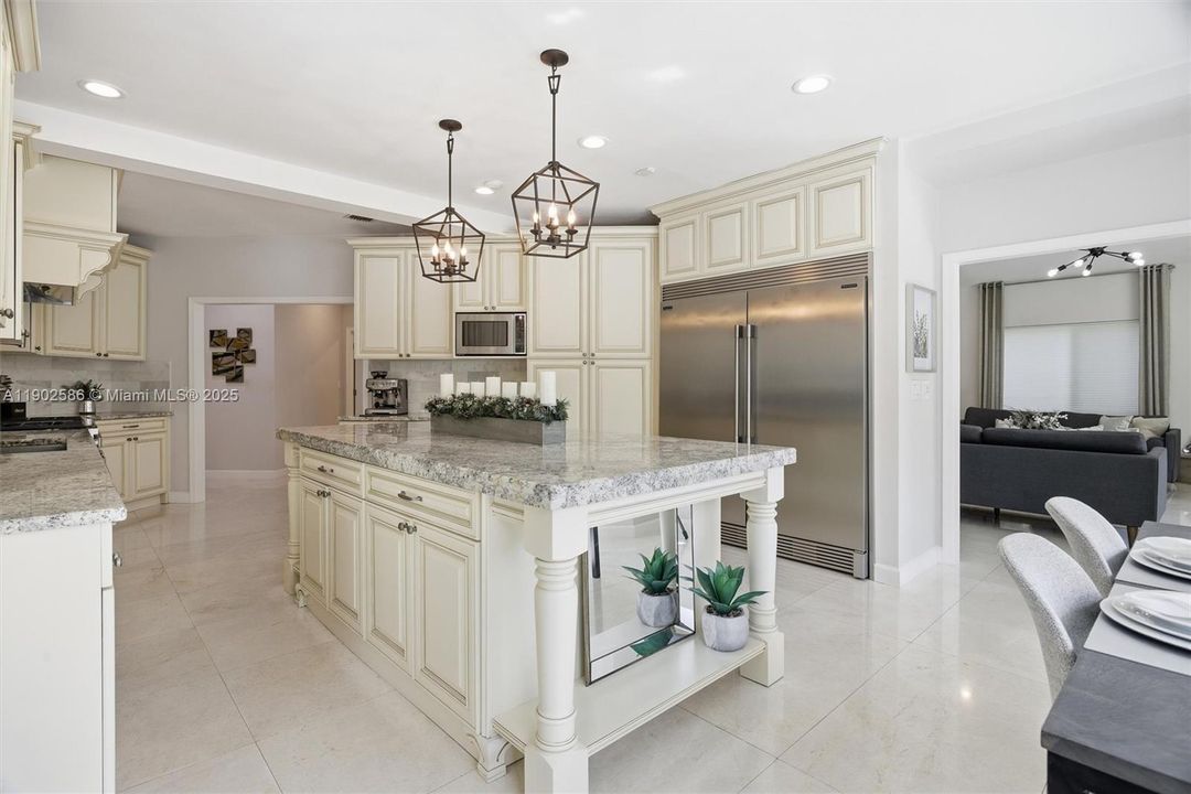 Recently Sold: $1,850,000 (5 beds, 3 baths, 3332 Square Feet)