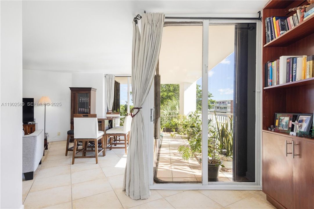 На продажу: $420,000 (3 спален, 2 ванн, 1469 Квадратных фут)