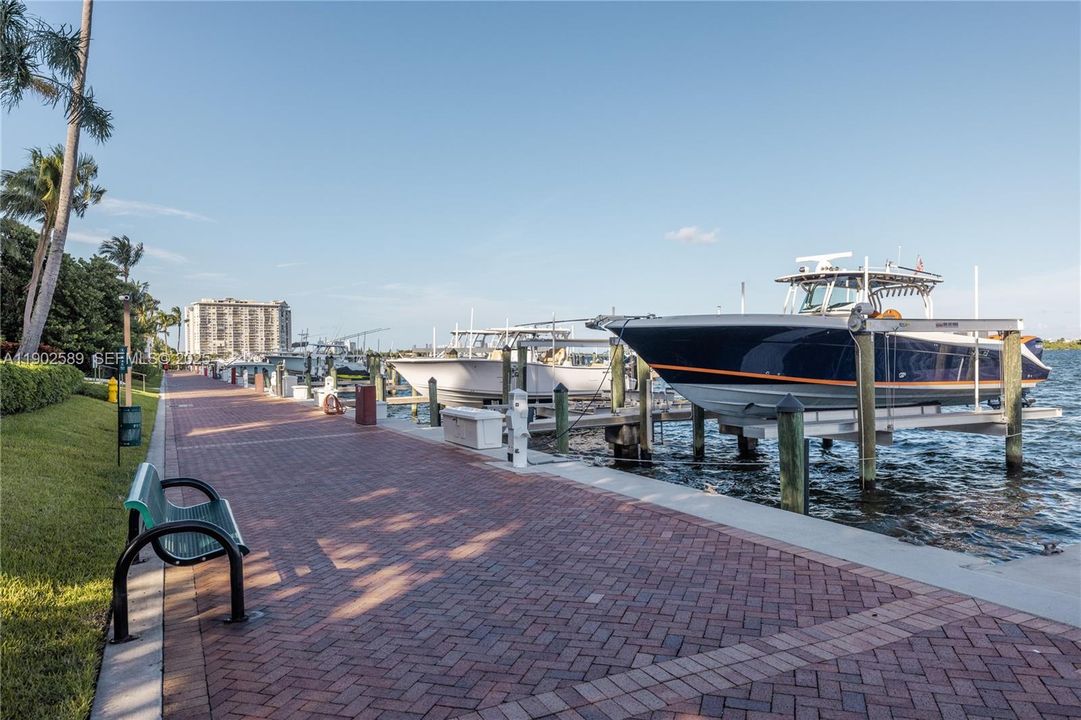 На продажу: $420,000 (3 спален, 2 ванн, 1469 Квадратных фут)