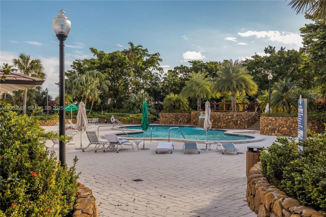 На продажу: $420,000 (3 спален, 2 ванн, 1469 Квадратных фут)