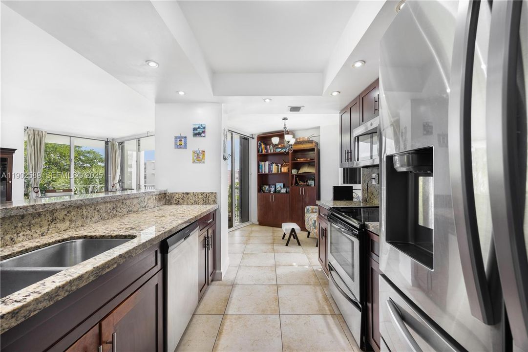 На продажу: $420,000 (3 спален, 2 ванн, 1469 Квадратных фут)