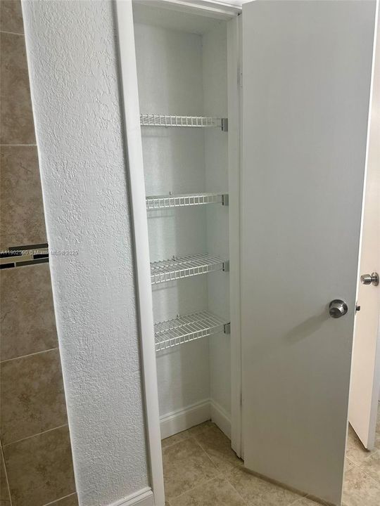 For Sale: $310,000 (2 beds, 2 baths, 979 Square Feet)