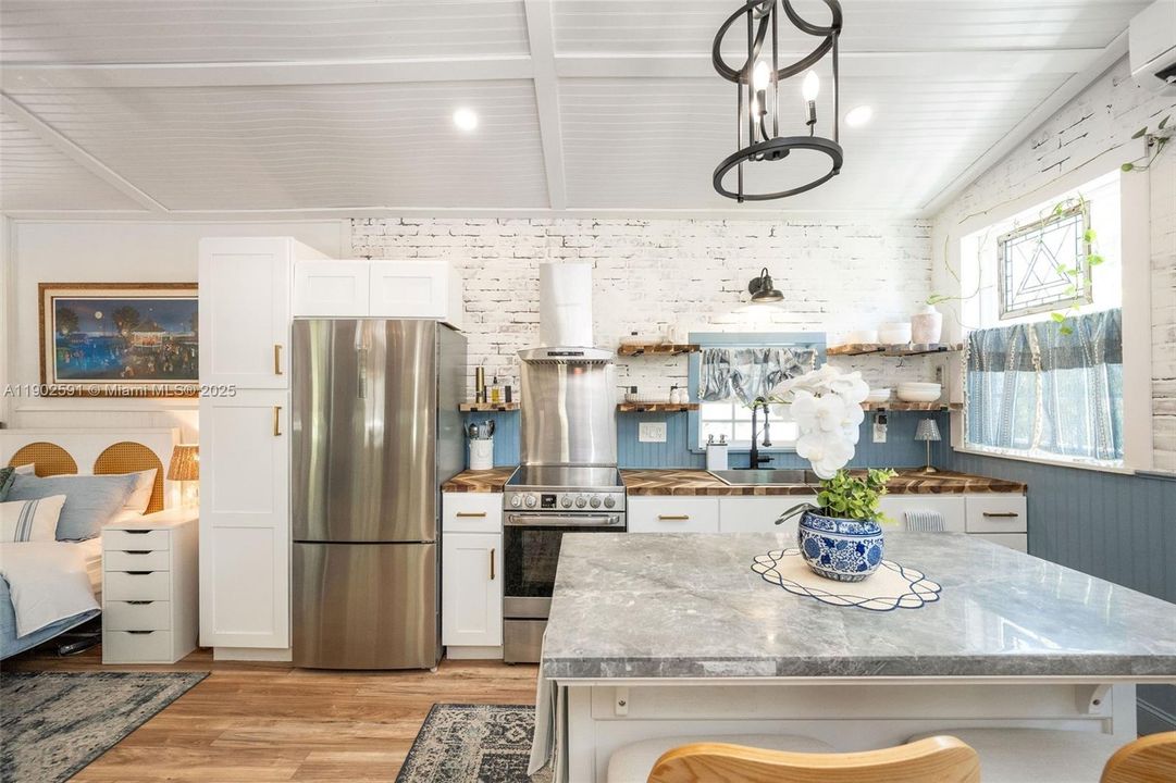 待售: $445,000 (1 贝兹, 1 浴室, 0 平方英尺)