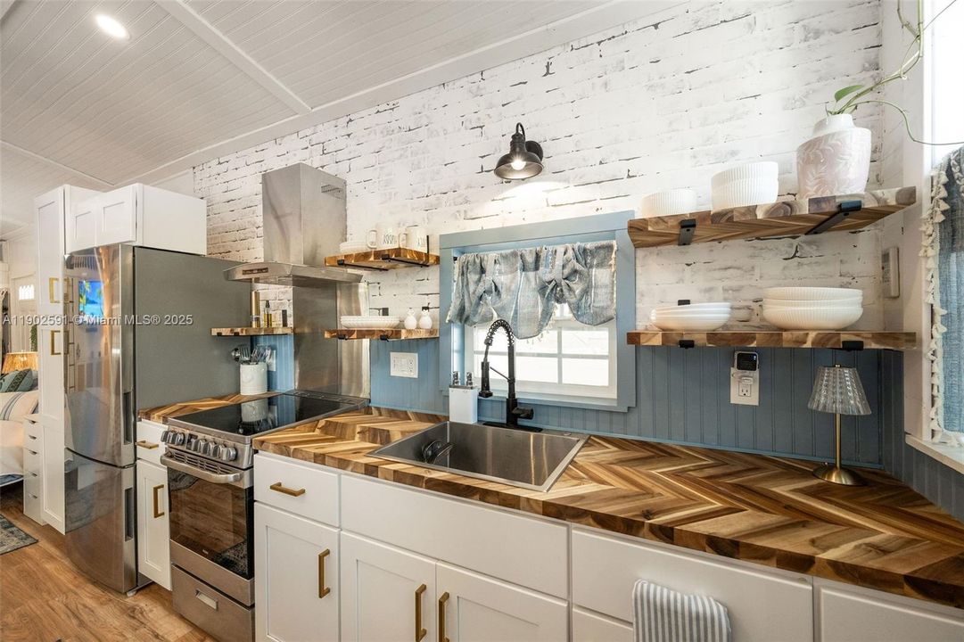 待售: $445,000 (1 贝兹, 1 浴室, 0 平方英尺)