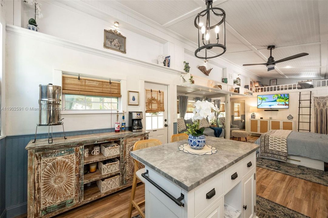 待售: $445,000 (1 贝兹, 1 浴室, 0 平方英尺)