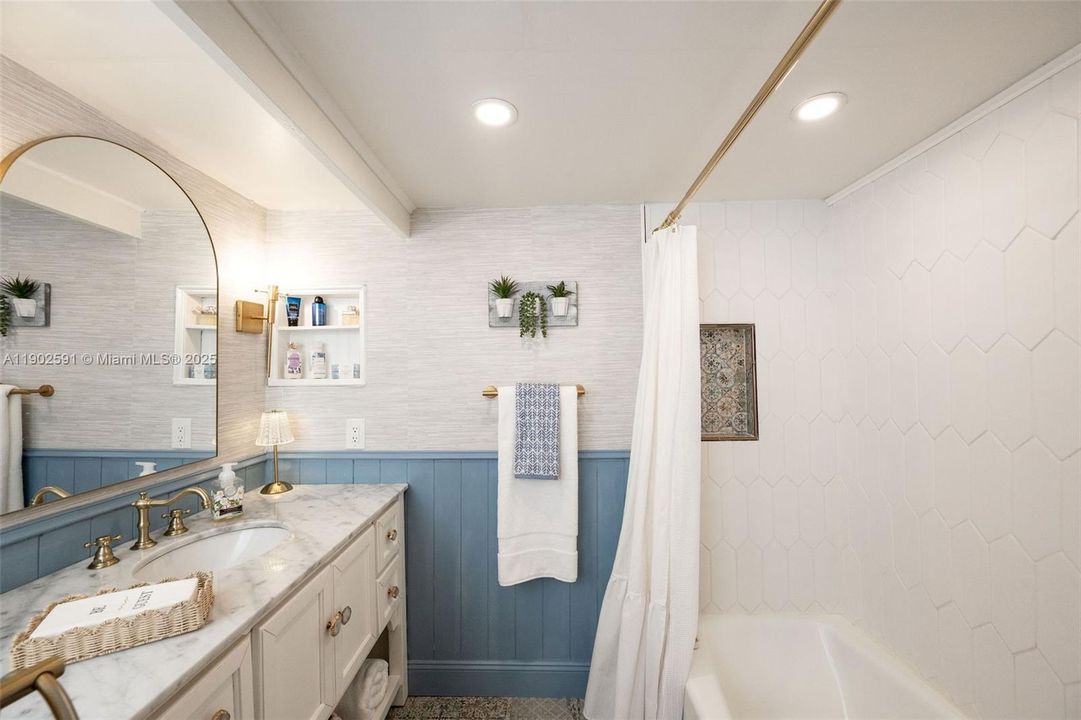 待售: $445,000 (1 贝兹, 1 浴室, 0 平方英尺)