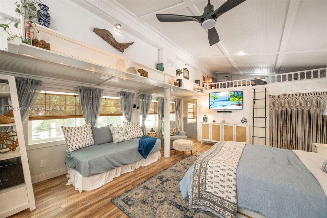 待售: $445,000 (1 贝兹, 1 浴室, 0 平方英尺)