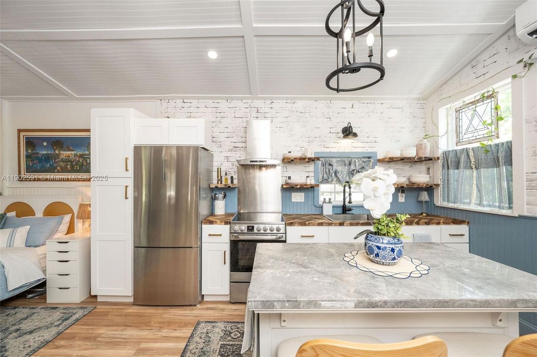 待售: $445,000 (1 贝兹, 1 浴室, 0 平方英尺)