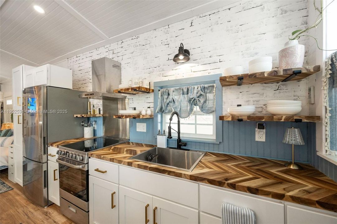 待售: $445,000 (1 贝兹, 1 浴室, 0 平方英尺)