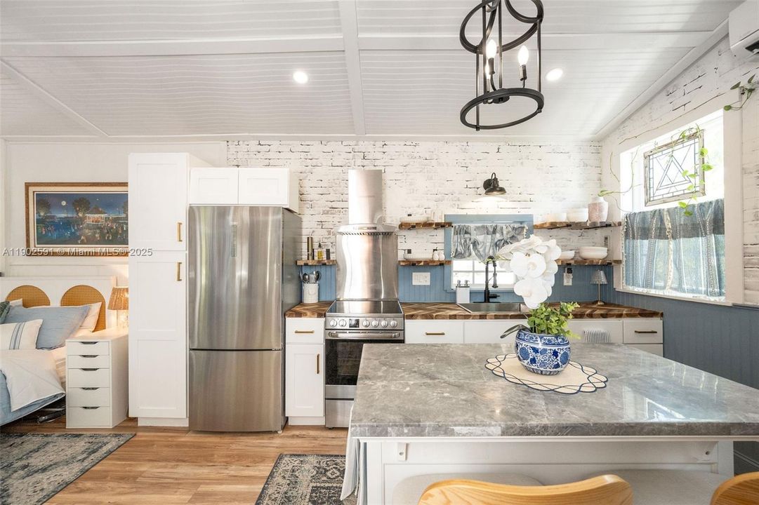 待售: $445,000 (1 贝兹, 1 浴室, 0 平方英尺)