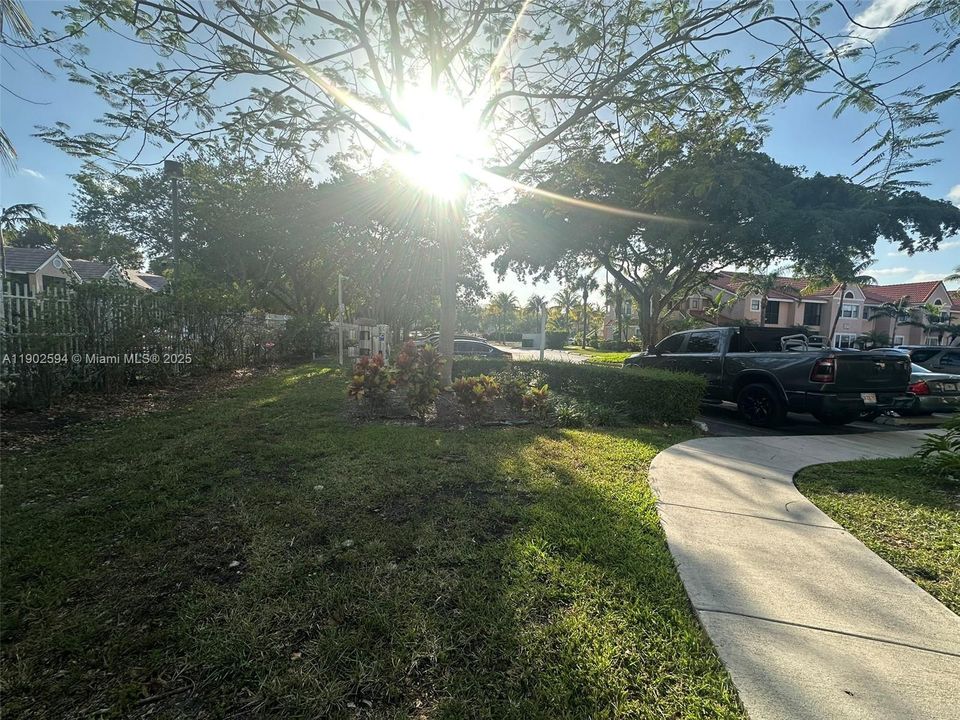 For Rent: $2,425 (2 beds, 2 baths, 979 Square Feet)