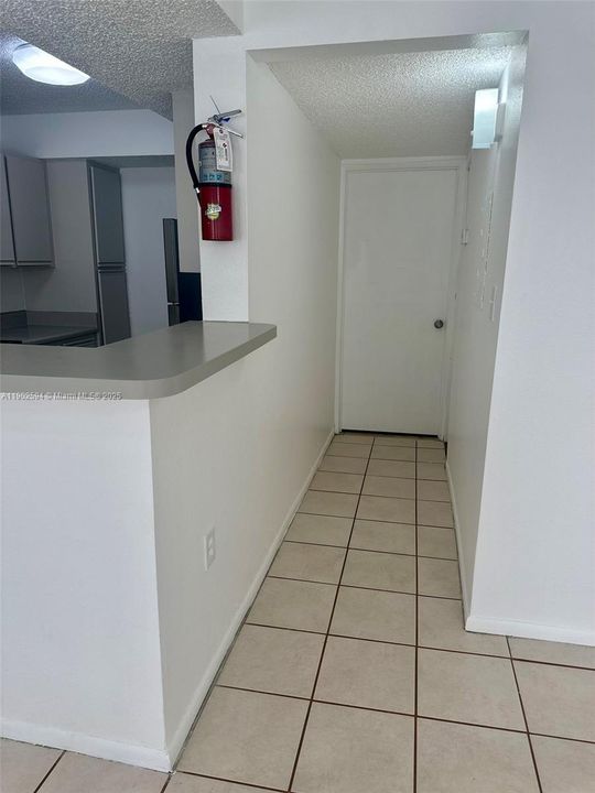 For Rent: $2,425 (2 beds, 2 baths, 979 Square Feet)