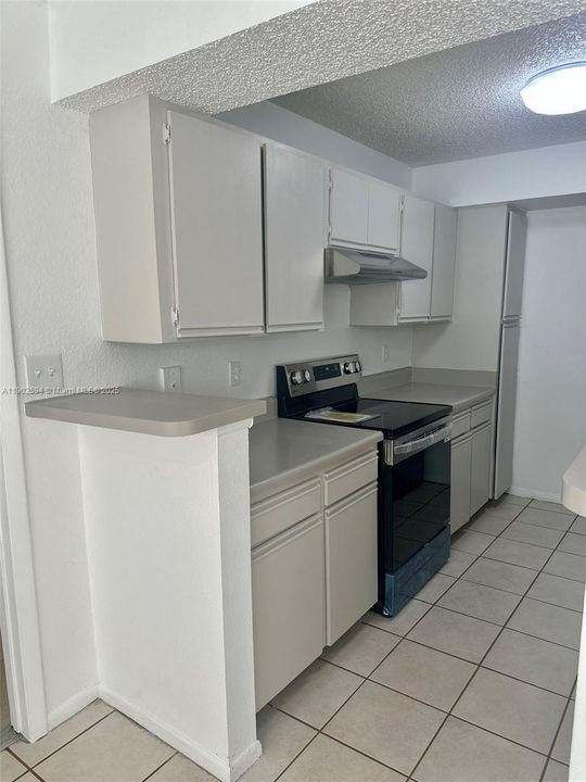 For Rent: $2,425 (2 beds, 2 baths, 979 Square Feet)