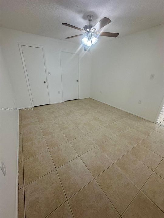 For Rent: $2,425 (2 beds, 2 baths, 979 Square Feet)