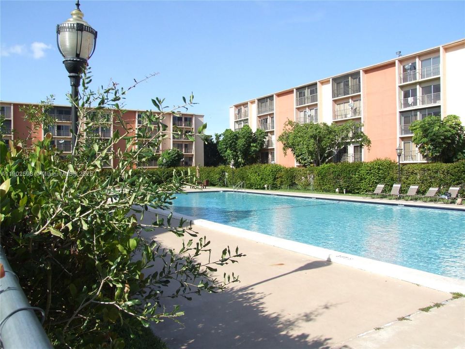 Recently Rented: $2,000 (2 beds, 2 baths, 891 Square Feet)