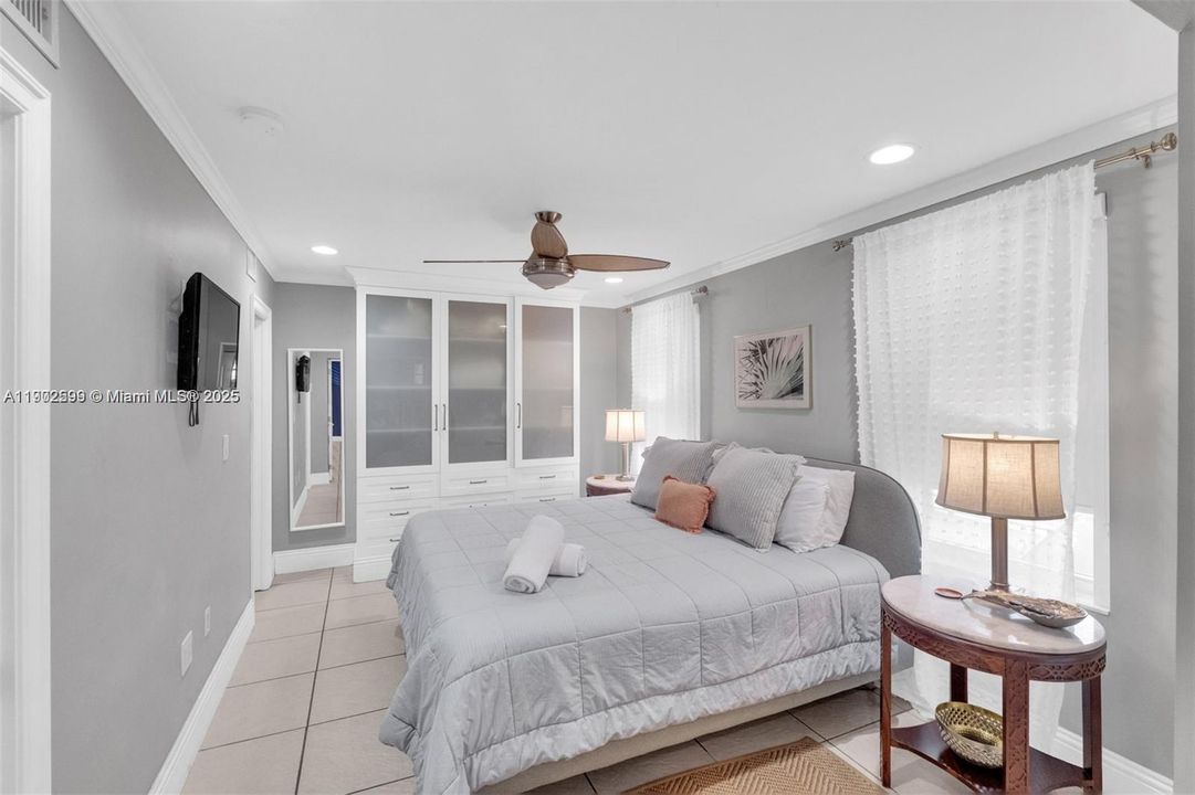 For Rent: $3,500 (3 beds, 2 baths, 1200 Square Feet)