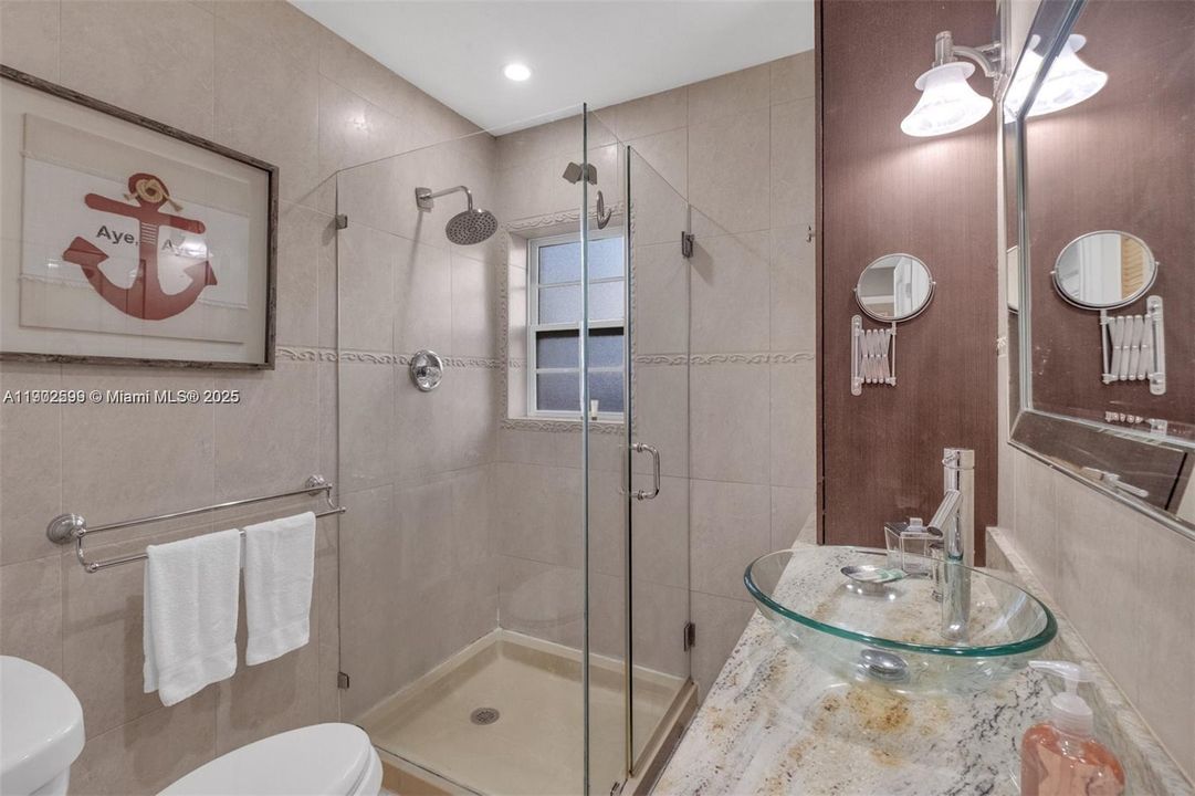 For Rent: $3,500 (3 beds, 2 baths, 1200 Square Feet)