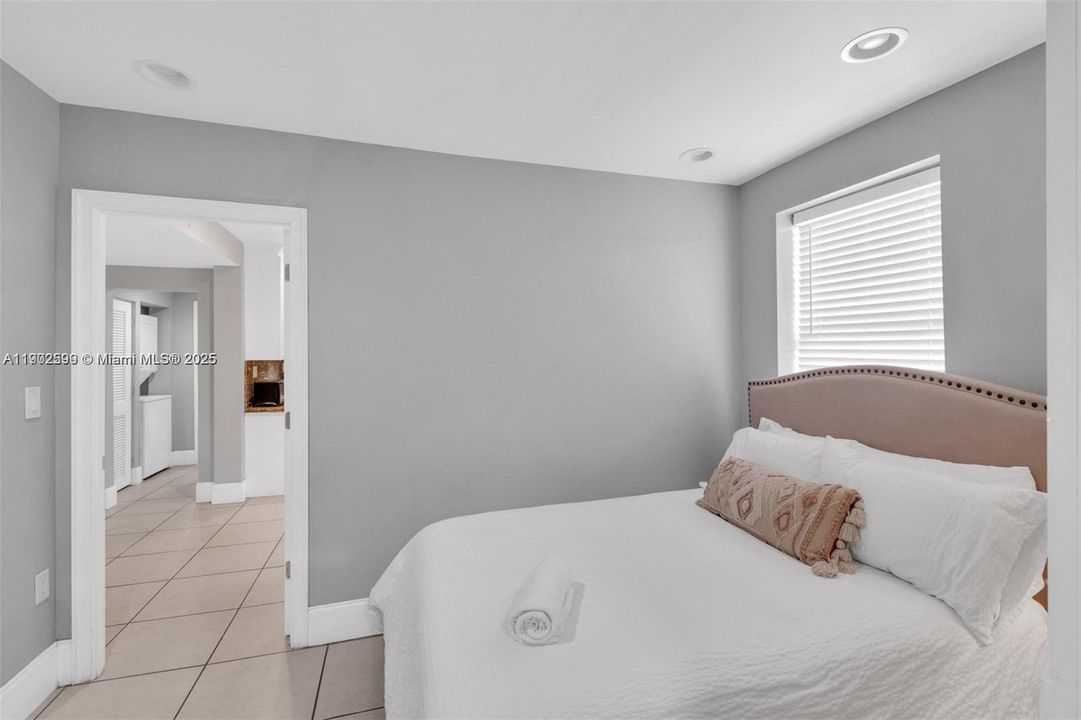 For Rent: $3,500 (3 beds, 2 baths, 1200 Square Feet)