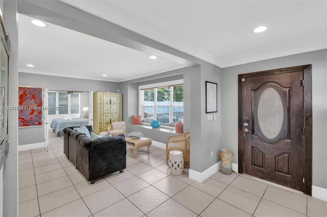 For Rent: $3,500 (3 beds, 2 baths, 1200 Square Feet)