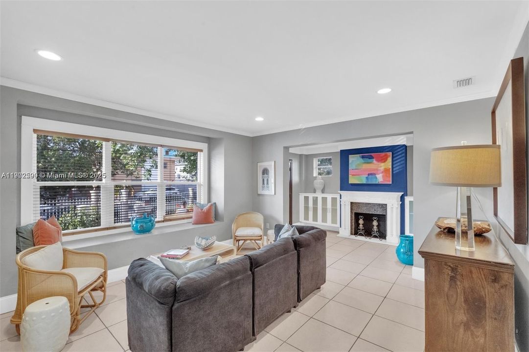 For Rent: $3,500 (3 beds, 2 baths, 1200 Square Feet)