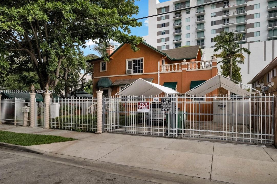 For Rent: $3,500 (3 beds, 2 baths, 1200 Square Feet)