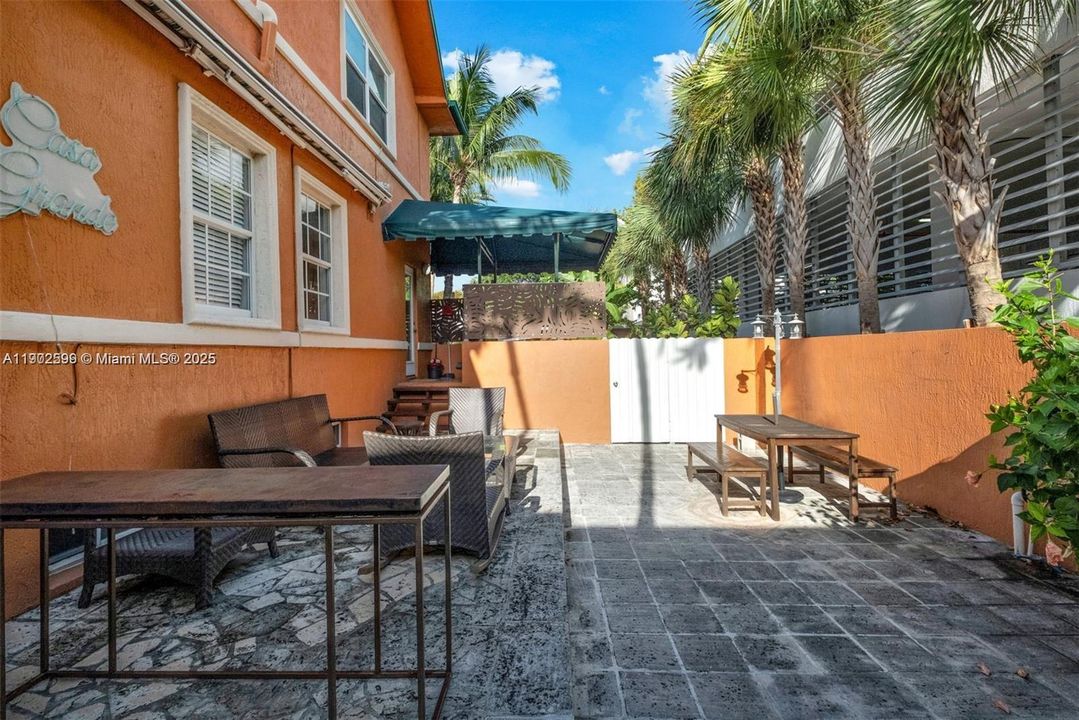 For Rent: $3,500 (3 beds, 2 baths, 1200 Square Feet)