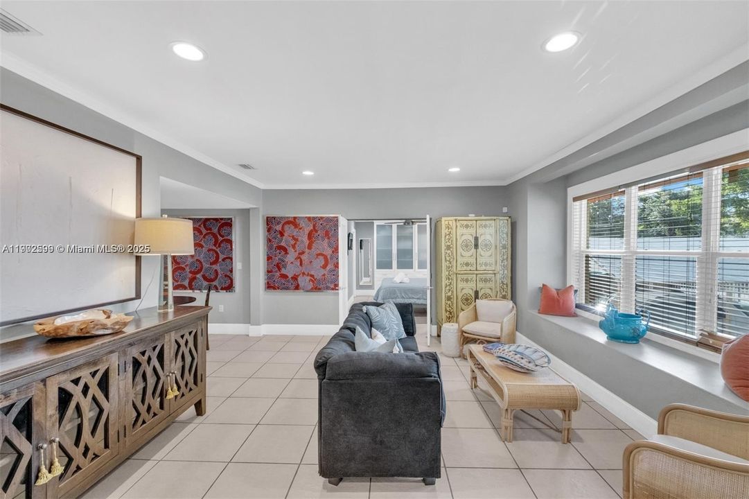 For Rent: $3,500 (3 beds, 2 baths, 1200 Square Feet)