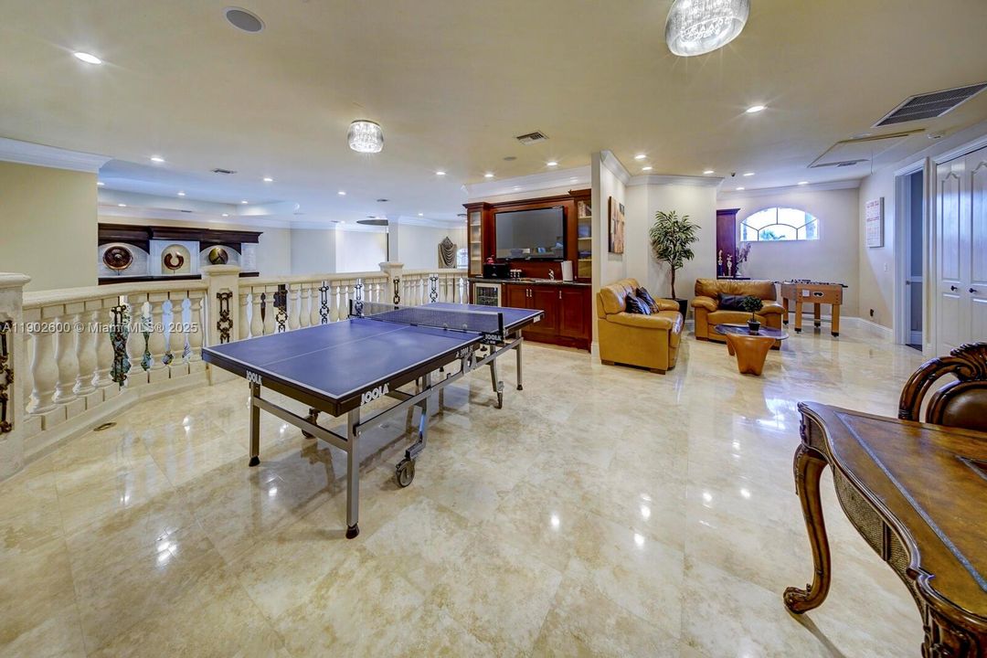 For Sale: $5,500,000 (7 beds, 6 baths, 7657 Square Feet)