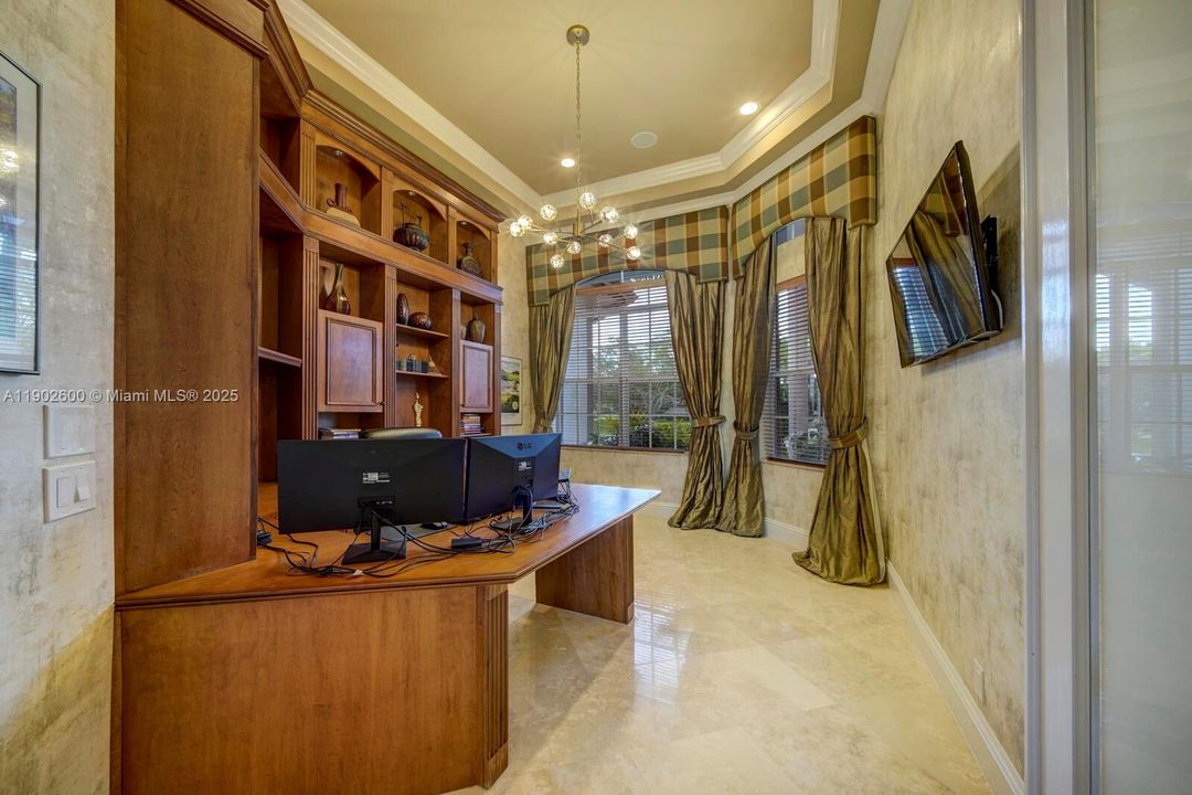 For Sale: $5,500,000 (7 beds, 6 baths, 7657 Square Feet)