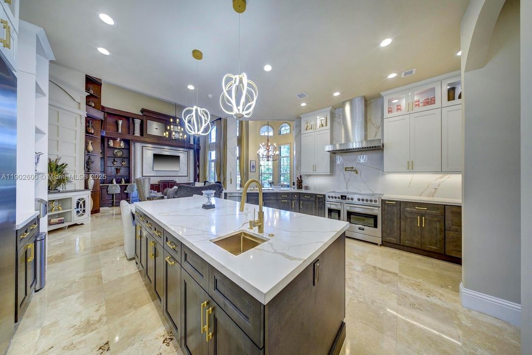 For Sale: $5,500,000 (7 beds, 6 baths, 7657 Square Feet)