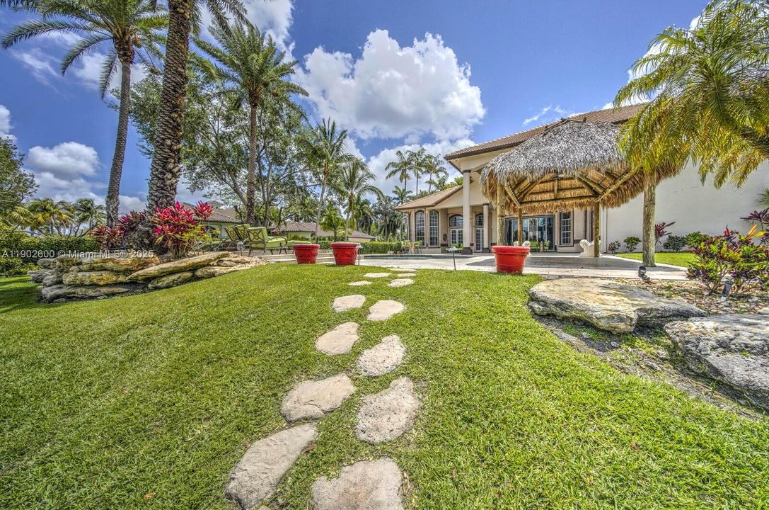 For Sale: $5,500,000 (7 beds, 6 baths, 7657 Square Feet)