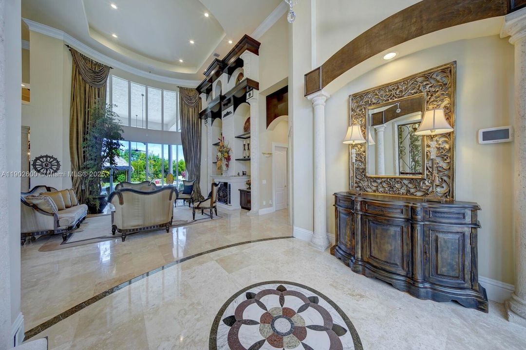 For Sale: $5,500,000 (7 beds, 6 baths, 7657 Square Feet)