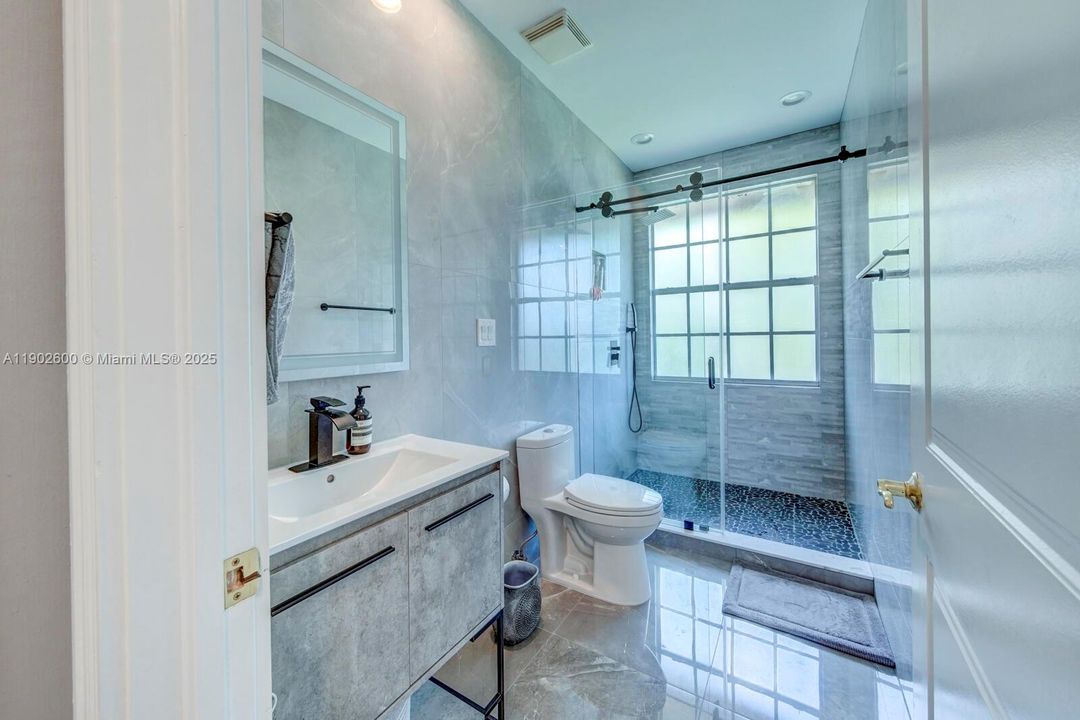 For Sale: $5,500,000 (7 beds, 6 baths, 7657 Square Feet)