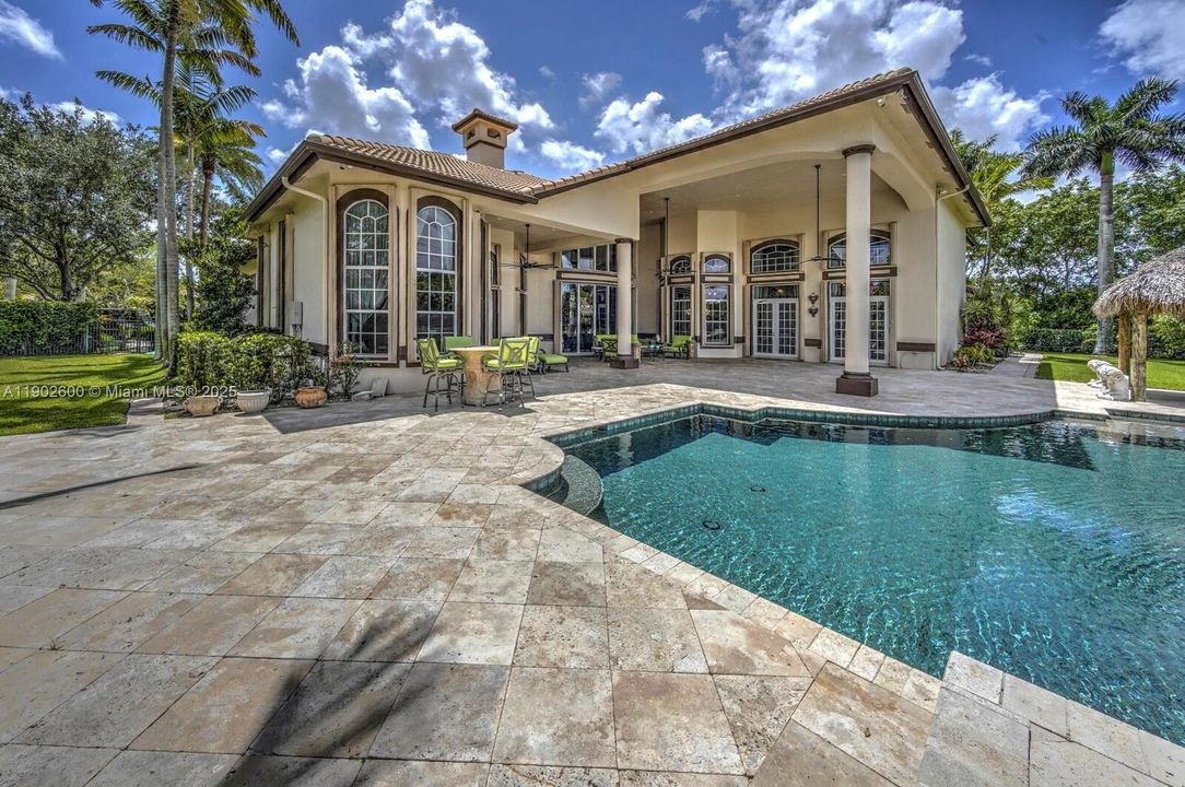 For Sale: $5,500,000 (7 beds, 6 baths, 7657 Square Feet)