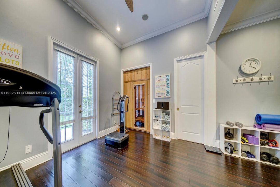 For Sale: $5,500,000 (7 beds, 6 baths, 7657 Square Feet)