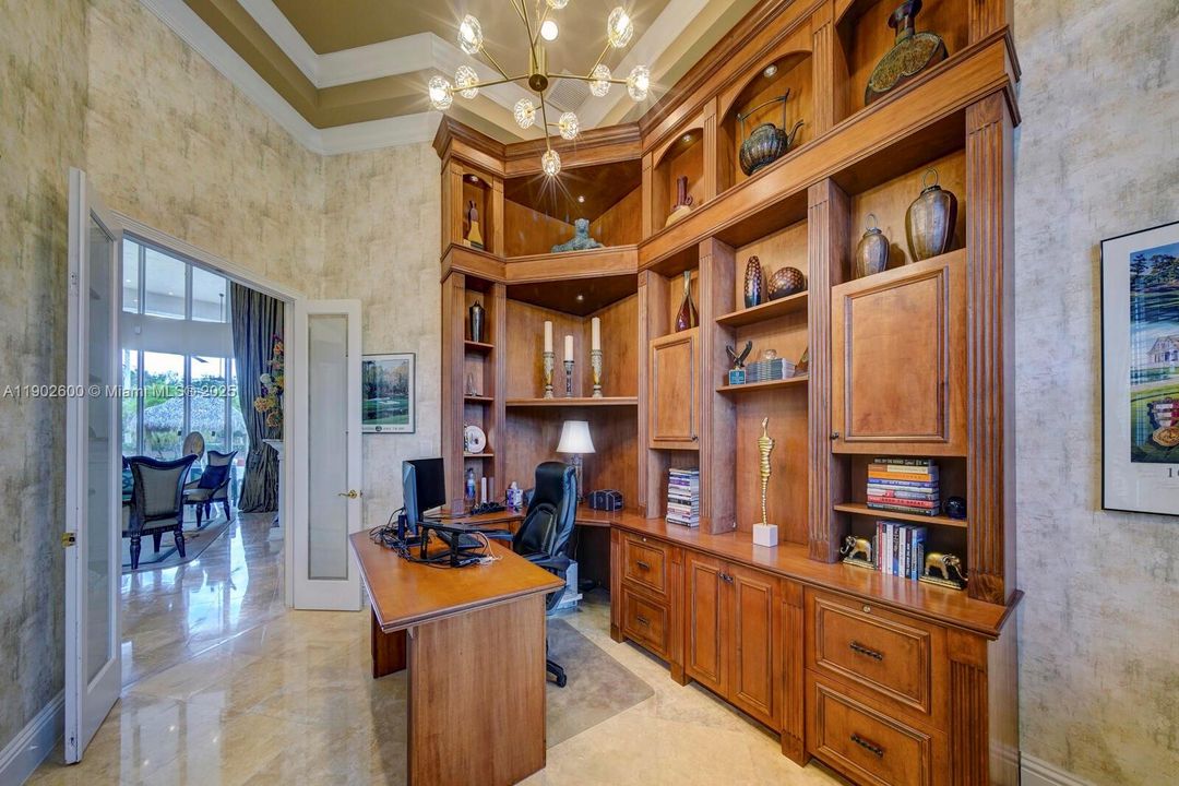 For Sale: $5,500,000 (7 beds, 6 baths, 7657 Square Feet)
