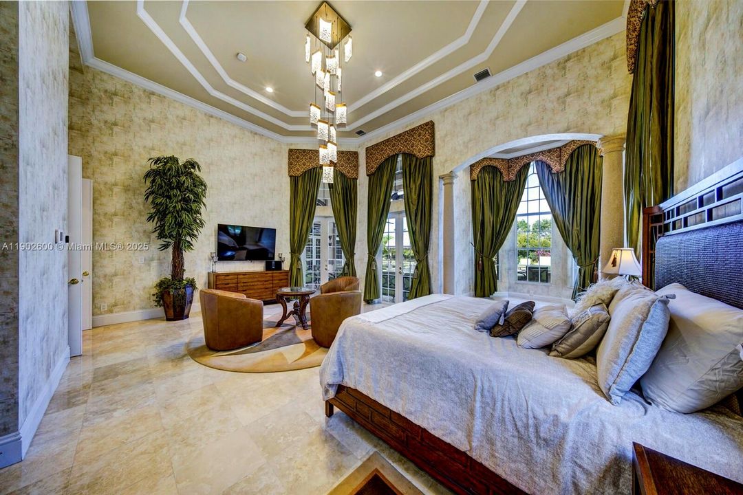 For Sale: $5,500,000 (7 beds, 6 baths, 7657 Square Feet)