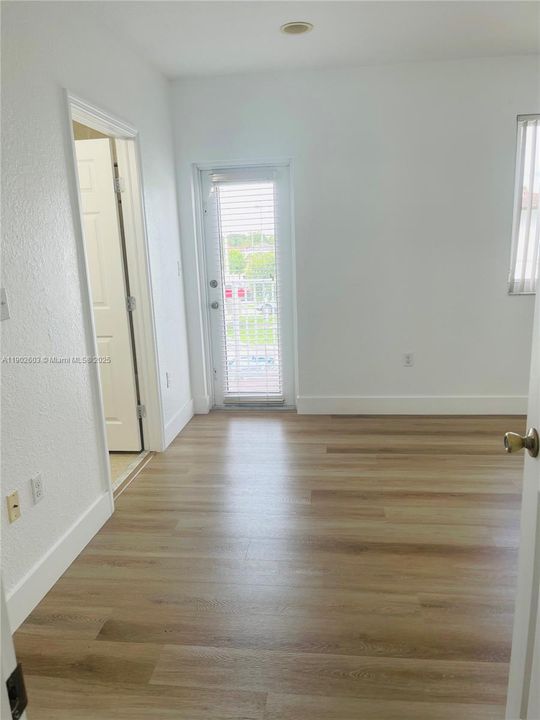 出租: $3,150 (3 贝兹, 3 浴室, 1600 平方英尺)