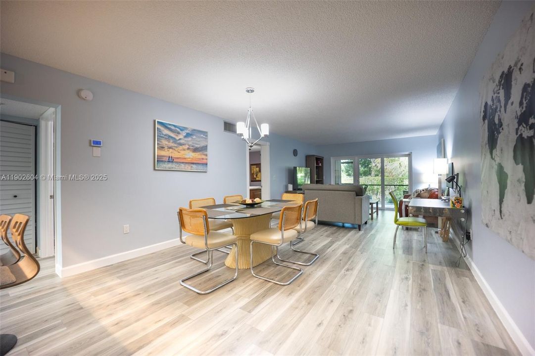 待售: $268,000 (2 贝兹, 2 浴室, 1380 平方英尺)