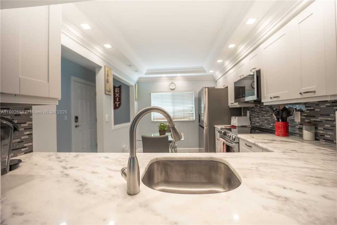 待售: $268,000 (2 贝兹, 2 浴室, 1380 平方英尺)