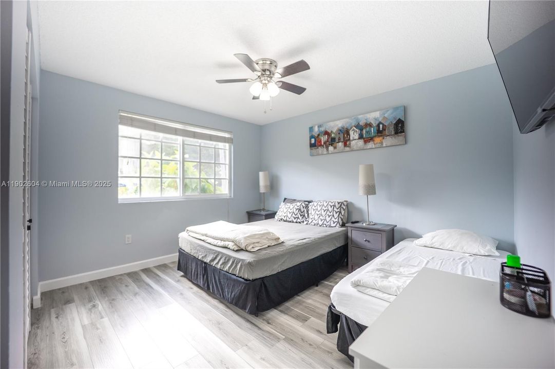 待售: $268,000 (2 贝兹, 2 浴室, 1380 平方英尺)